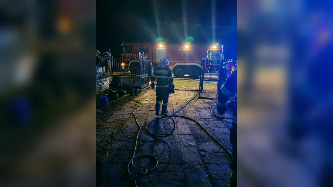Băcia: incendiu la o anexă de circa 100 mp; cauza probabilă, instalația electrică