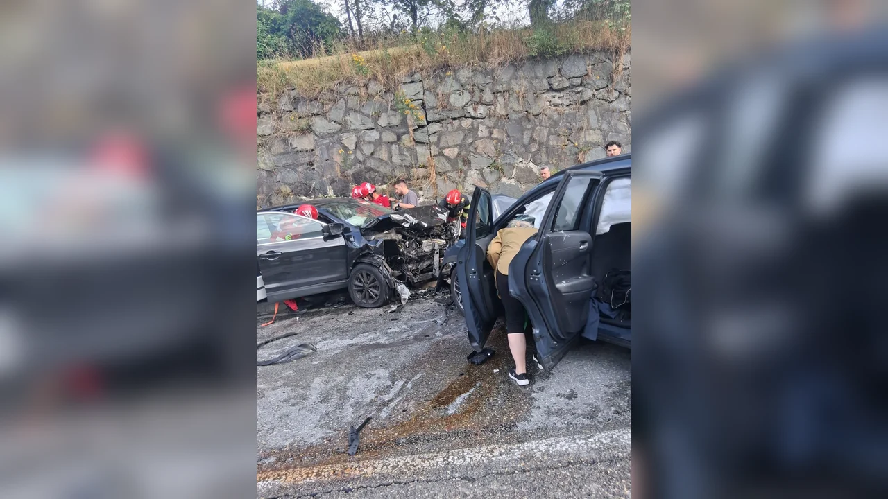 Accident pe DN 66 lângă Paroșeni: trei victime, inclusiv un minor