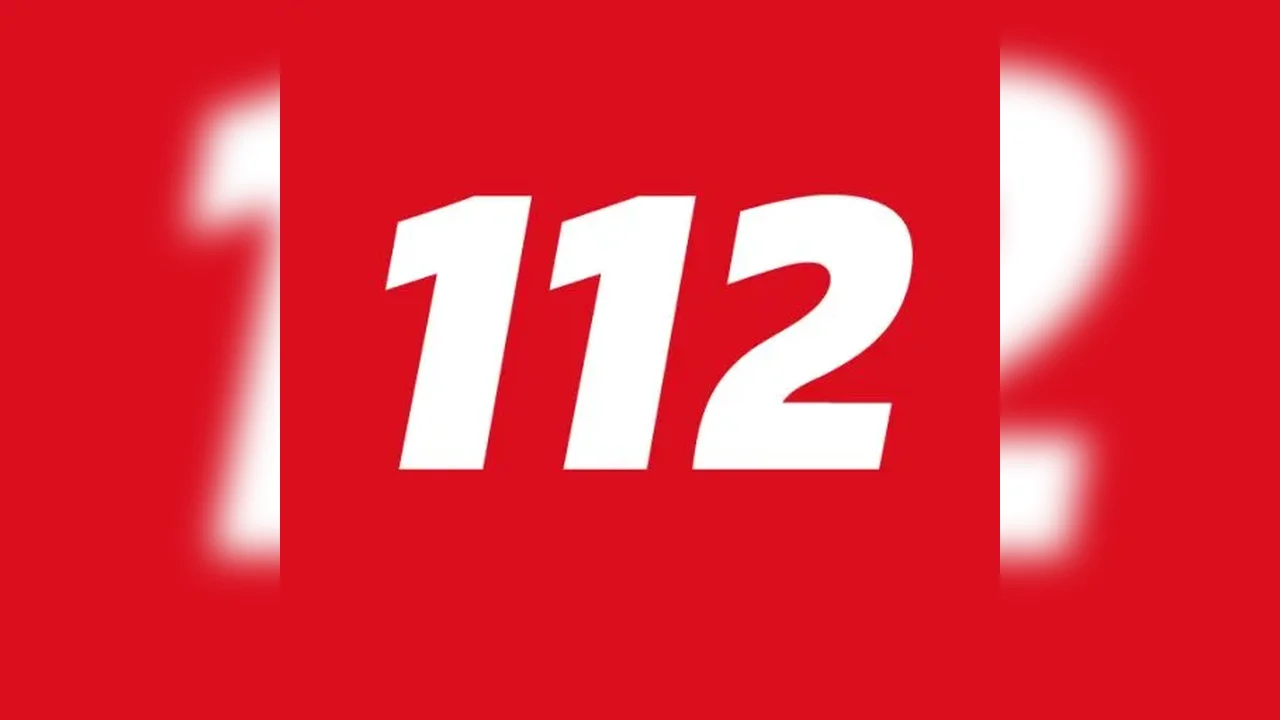 Uricani, DN 66A: doi bărbați extrasi din mașină după impact cu parapetul